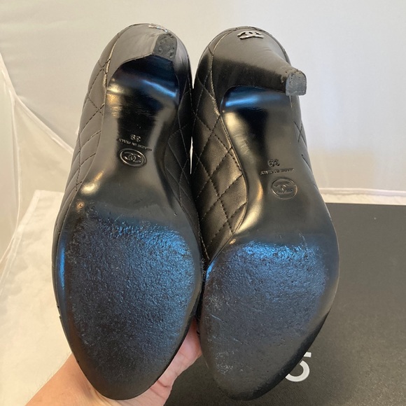 AUTHENTIC CHANEL Escarpins Quilted Classic Pump 39 - Picture 13 of 16